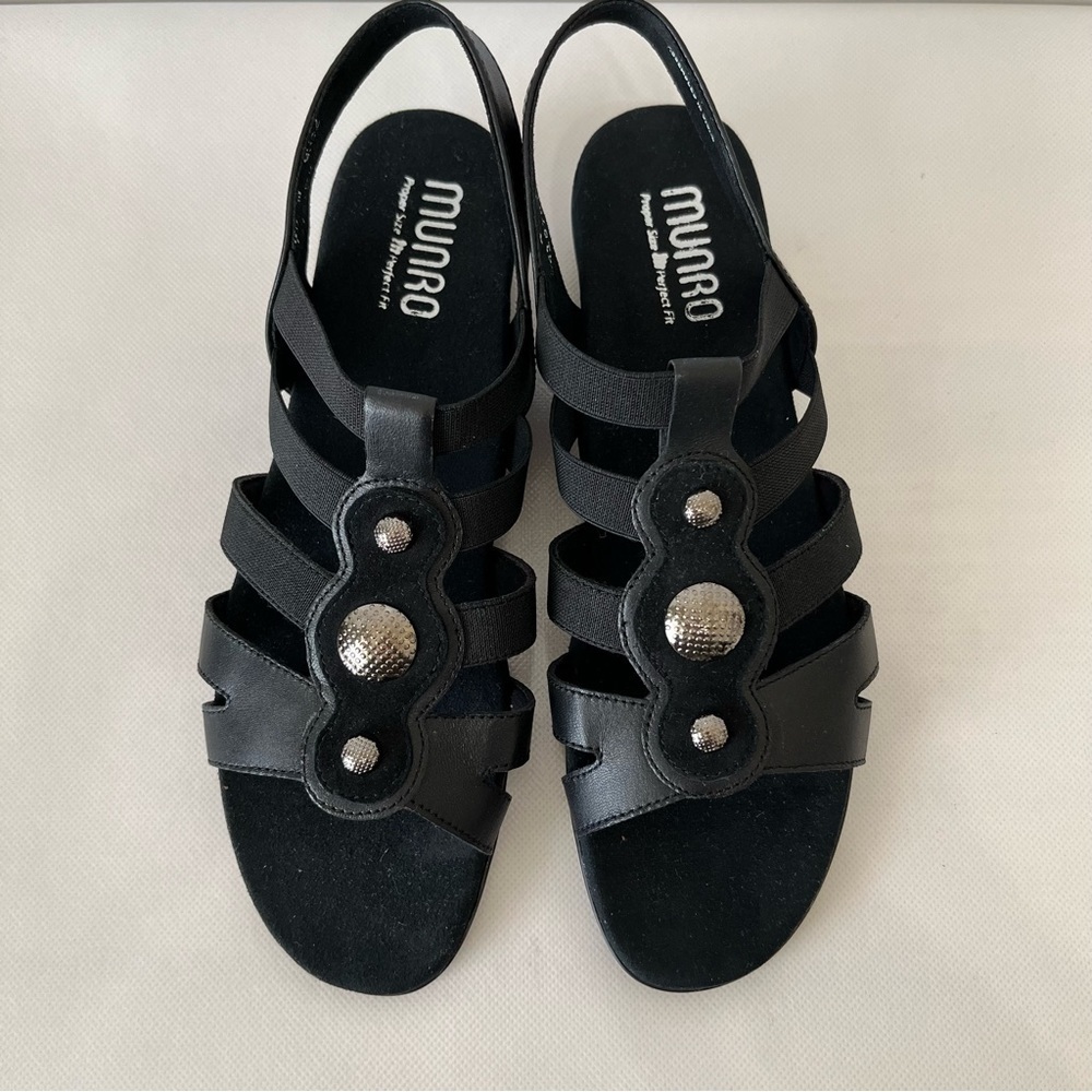 Munro Black Leather Sandals Narrow